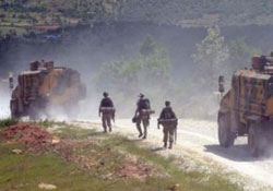 Halk operasyon bölgesine yürüyor