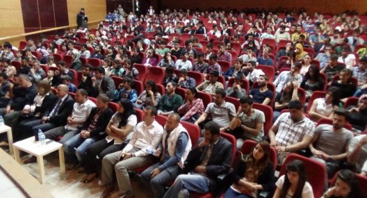 Hakkari’de ‘Kayıp Hayatlar’ Tiyatro Oyunu