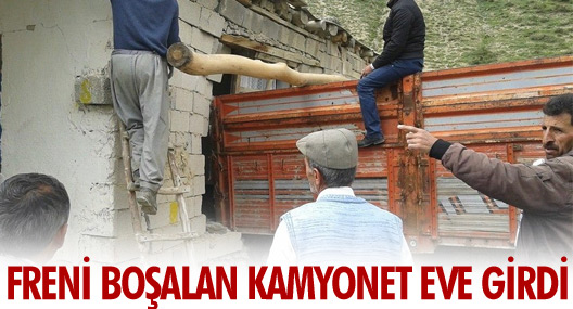 Freni Boşalan Kamyonet Eve Girdi