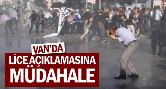Van'da polis basın açıklamasına tazyikli suyla müdahale etti