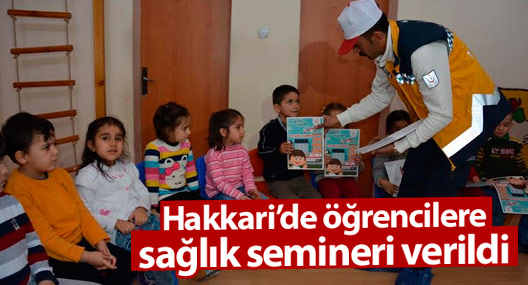 Hakkari'de 'Yaşama Yol Ver' sloganıyla öğrenciler bilgilendiriliyor
