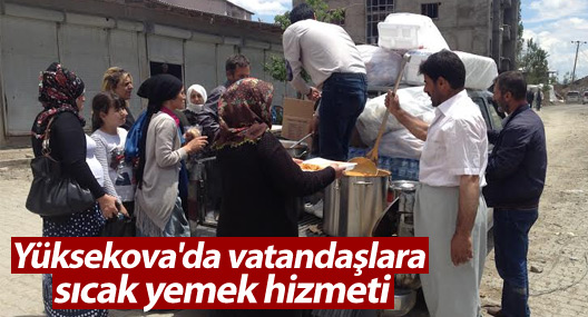 Yüksekova'da vatandaşlara sıcak yemek hizmeti