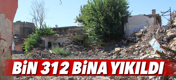 Sur’da bin 312 bina yıkıldı