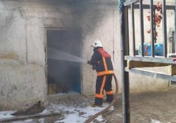 Yangın nedeniyle evdeki eşyalar kül oldu