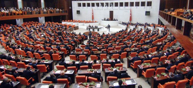 Anayasa teklifinin üçüncü maddesi kabul edildi