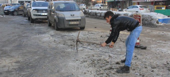 Hakkari’de dondurucu soğuklar