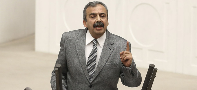 Sırrı Süreyya Önder: Oyunu göstere göstere kullanmak ergene yakışır