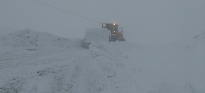 Hakkari’de 32 köy ile 131 mezra yolu ulaşıma kapandı