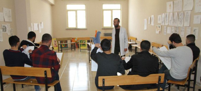 Cezaevinde meslek öğreniyorlar
