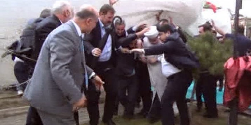 Van’da Diyanet İşleri Başkanı Görmez ve davetliler ölümden döndü