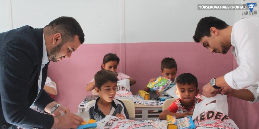 Üniversite öğrencisinden köy okuluna yardım