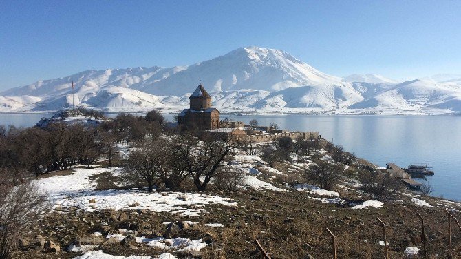 Akdamar Adası kışında bir güzel