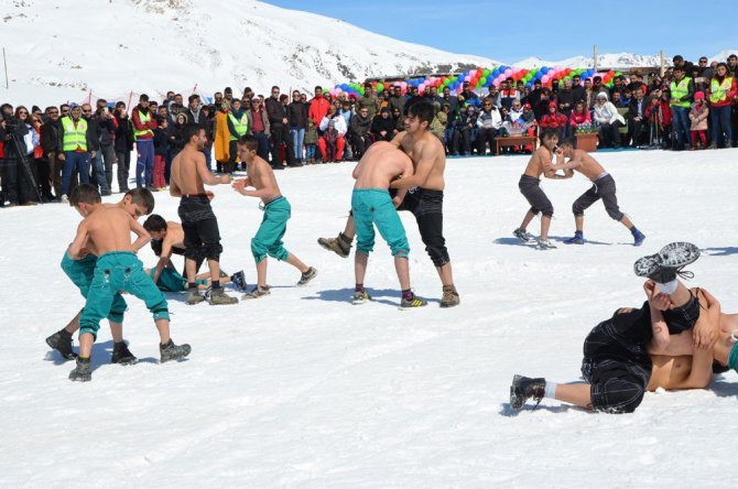 Hakkari'de Kar Festivali