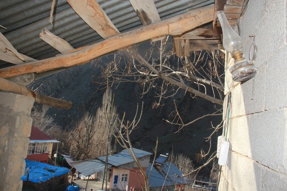 Ermenilerden kalma değirmende tahin üretimi