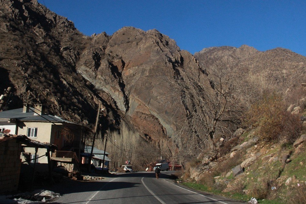 Ermenilerden kalma değirmende tahin üretimi