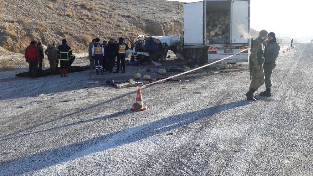 Van’da trafik kazası: 8 ölü, 2 yaralı