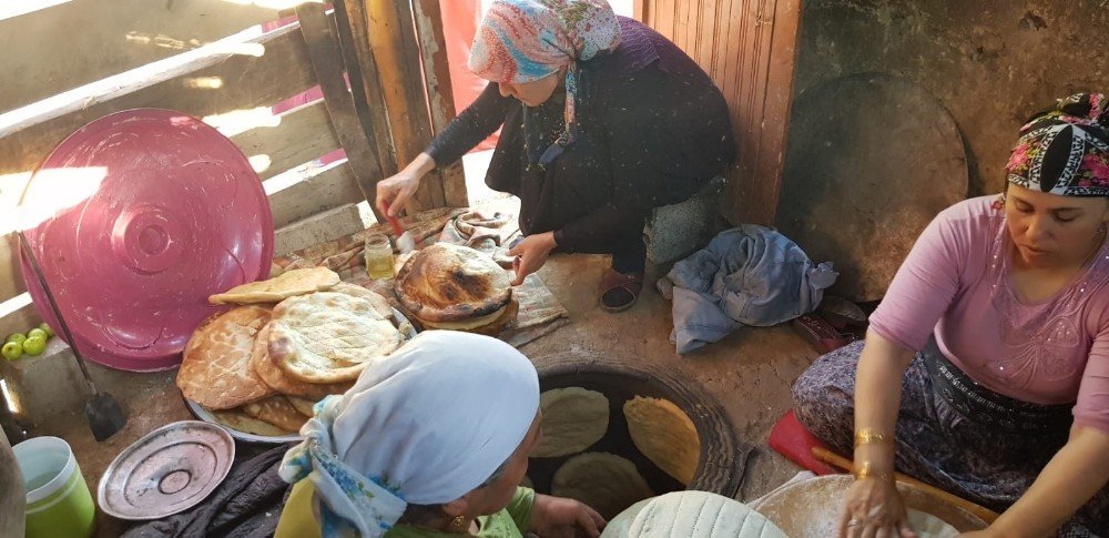 Köylü kadınların bayram hazırlığı