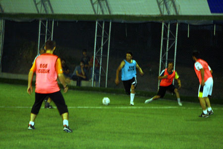 Hakkari turnuvasının ilk maçı başladı 26