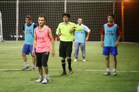 Hakkari turnuvasının ilk maçı başladı 34