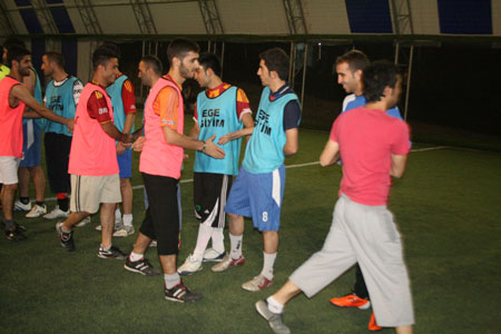 Hakkari turnuvasının ilk maçı başladı 42