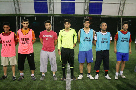 Hakkari turnuvasının ilk maçı başladı 44