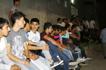 Hakkari turnuvasının ilk maçı başladı 9