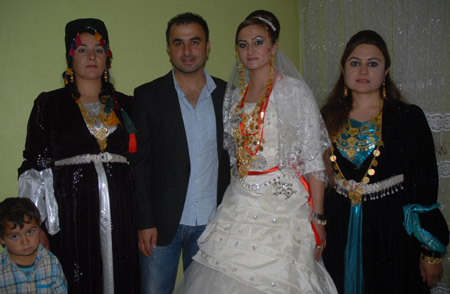 Yüksekova Düğünleri - Foto Galeri - 2 Ekim 2011 215