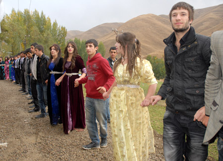 Yüksekova Düğünleri 10-16 Ekim 2011 183