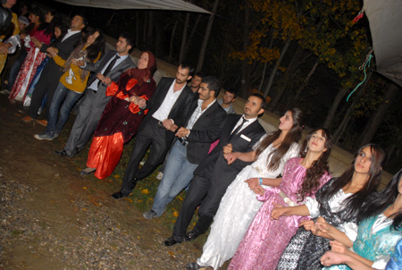 Yüksekova Düğünleri 10-16 Ekim 2011 65
