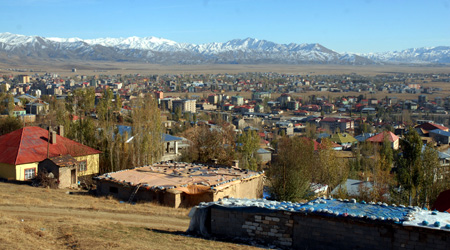 Karlı dağlarıyla Yüksekova 15