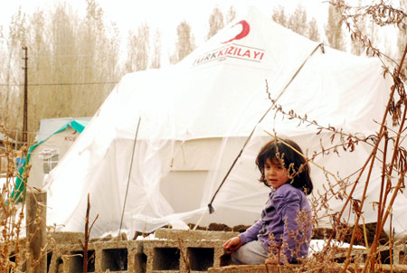 Deprem bölgesinde çocuk kareleri 25