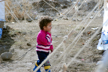 Deprem bölgesinde çocuk kareleri 6