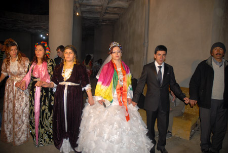 Yüksekova Düğünleri 26-27Kasım 2011 77