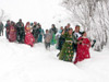 Gelin ve davetliler 3 kilometre karda yürümek zorunda kaldı - Şemdinli