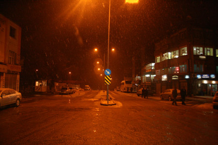 Hakkari'de karlı bir gece 13