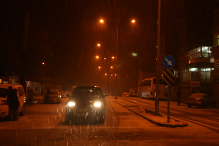 Hakkari'de karlı bir gece 15