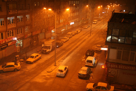 Hakkari'de karlı bir gece 7