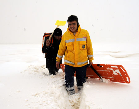 6 saatlik kurtarma operasyonundan fotoğraflar - Yüksekova 15