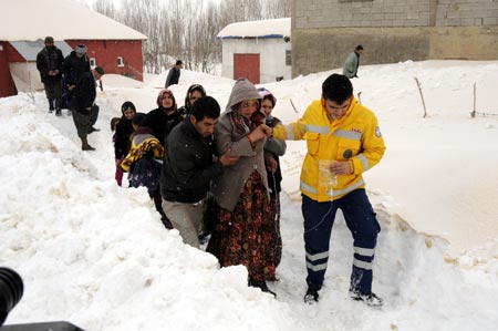 6 saatlik kurtarma operasyonundan fotoğraflar - Yüksekova 23