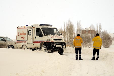 6 saatlik kurtarma operasyonundan fotoğraflar - Yüksekova 3