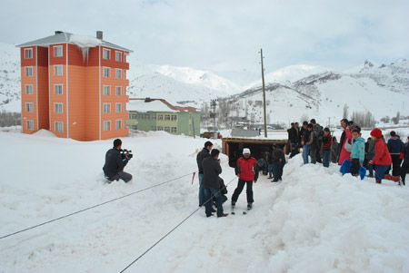 Şemdinli'de kayak tesisi açıldı 13