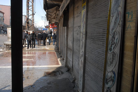 Yüksekova'da kepenkler kapalı 10