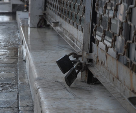 Yüksekova'da kepenkler kapalı 4