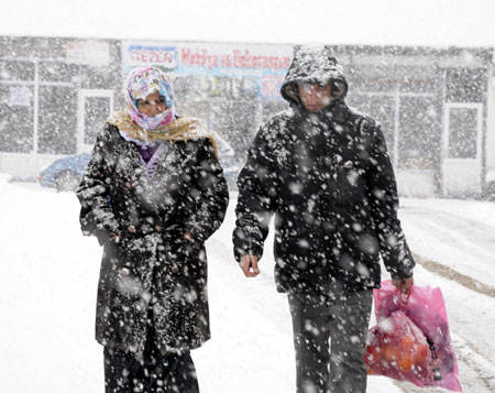 Yükekova'da kar yağışı 15