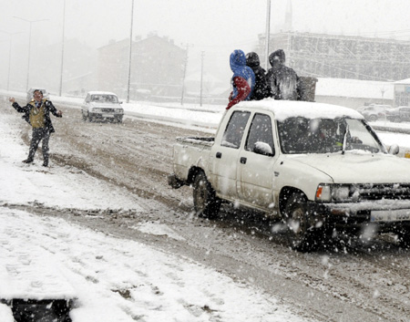 Yükekova'da kar yağışı 30