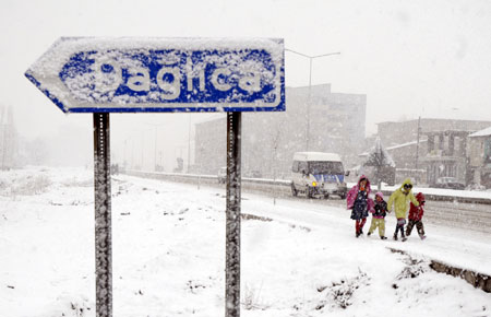 Yükekova'da kar yağışı 5