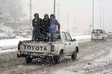Yükekova'da kar yağışı 8