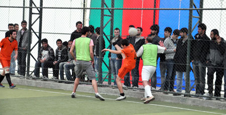 Kürt öğrencilerden futbol turnuvası 21