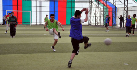 Kürt öğrencilerden futbol turnuvası 26