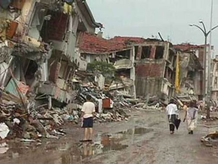 Son yılların en büyük deprem felaketleri 12